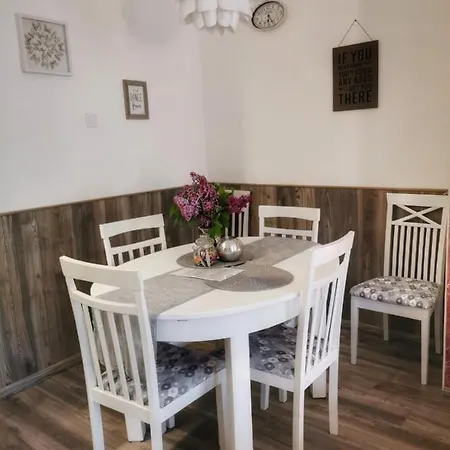 Foglal-lak Apartment *